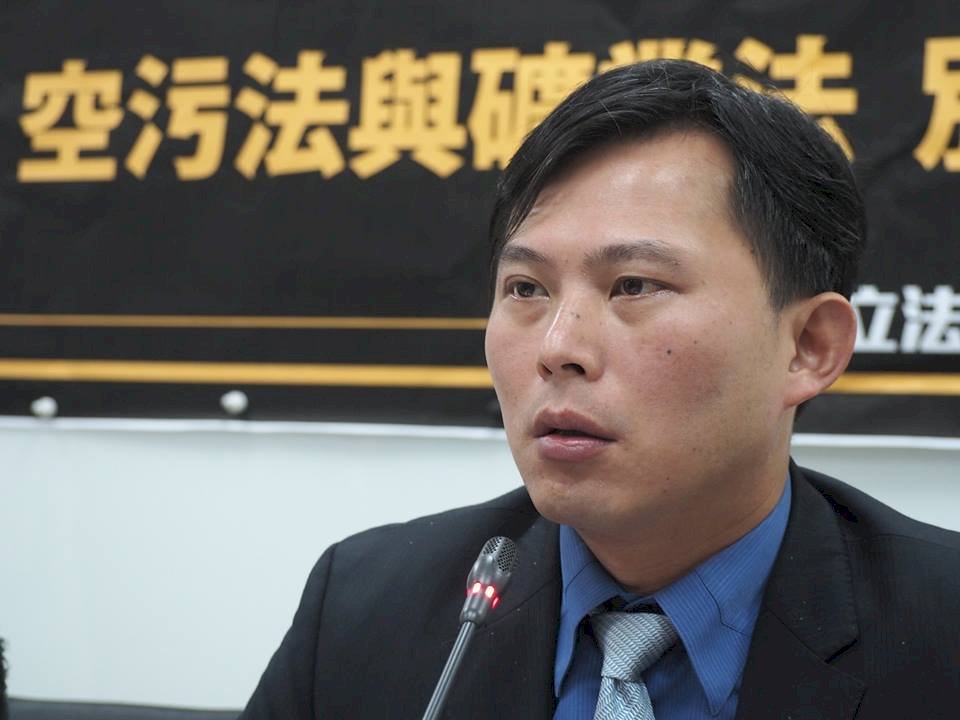 黃國昌：總統就職兩年 應提司改中間報告