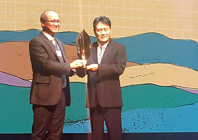 首屆堉璘奉獻獎 牧師劉民和獲頒3千萬元