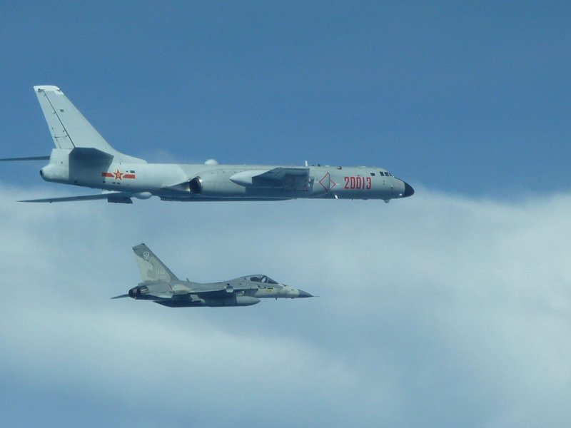 空軍：針對進防空識別區機艦 依規定監控警告驅離