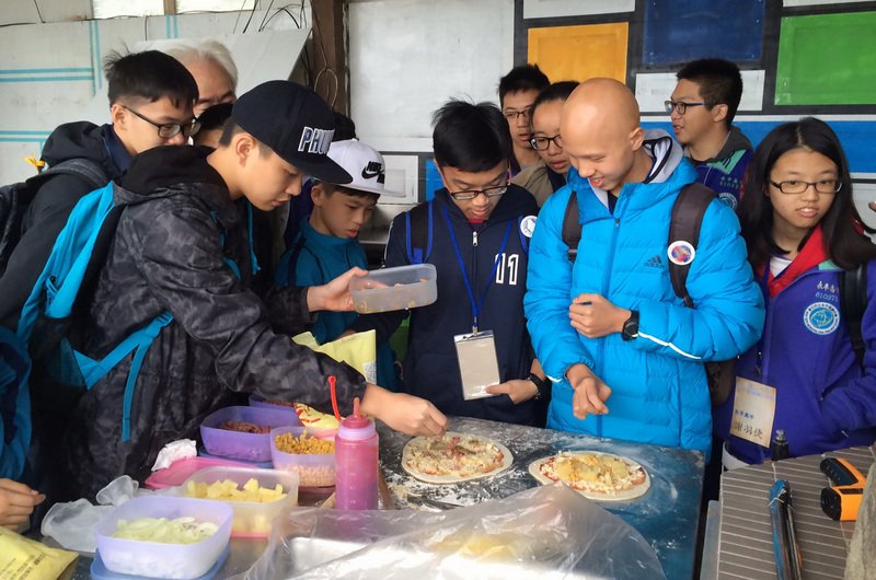 台馬中學生交流 志工聽街友生命故事