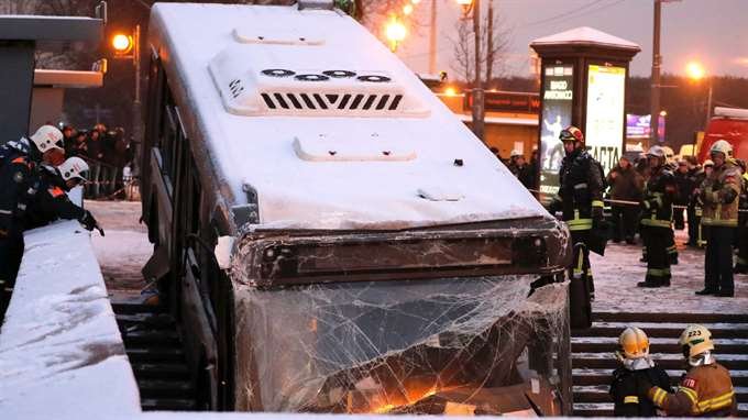 莫斯科公車衝進地下道 至少5死15傷