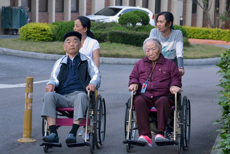 看不懂中文免愁 移工轉換雇主網頁有外文