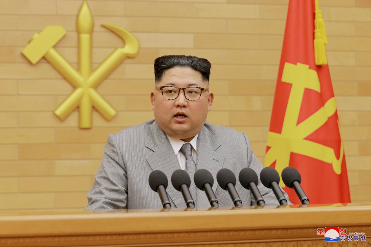 北韓列車送陸客遺體返鄉 金正恩親自送行