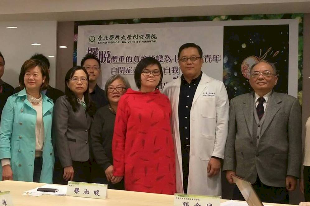 揮別百公斤體重負擔 自閉症畫家走出自我