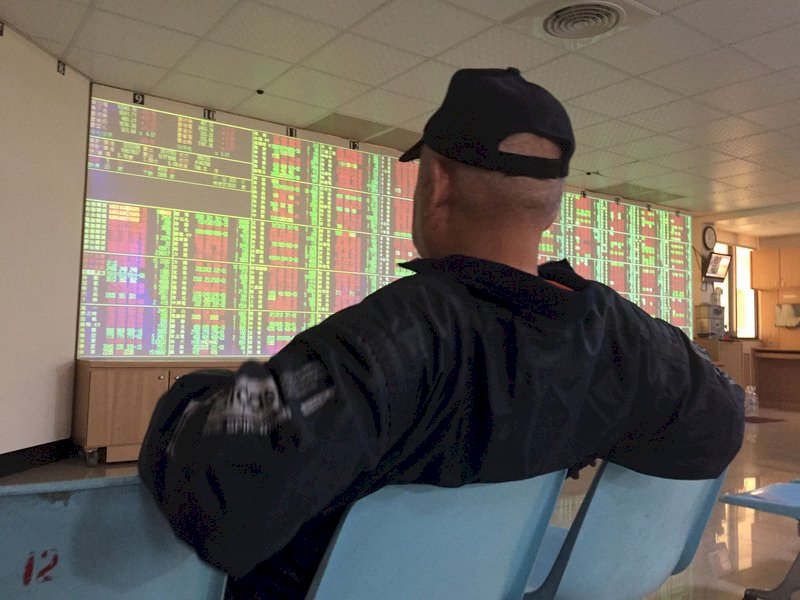 台股開盤漲8點 台幣貶1分