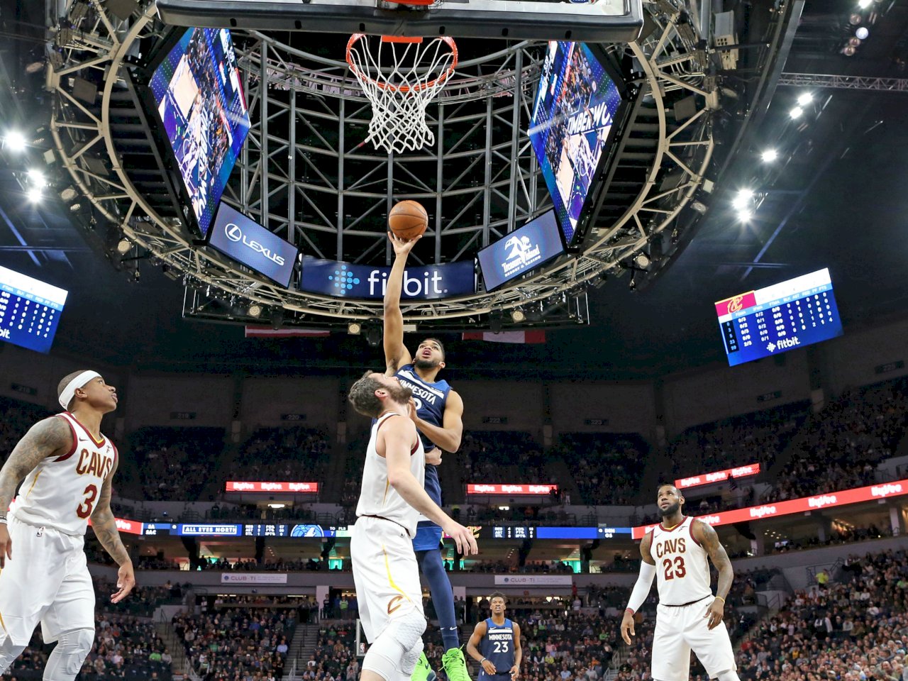 NBA灰狼踹騎士 湯瑪斯犯規被罰出場