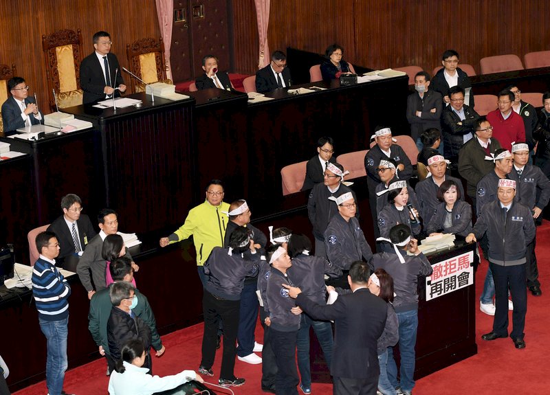 立院二讀 勞工加班可換補休