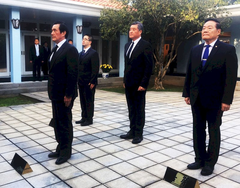 蔣經國逝世30年 馬英九清晨頭寮謁靈