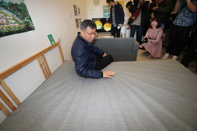 柯文哲視察健康公宅 最關心有沒有網路