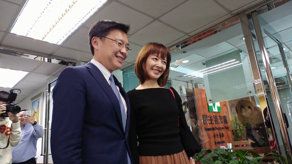 高雄市長初選 林岱樺、趙天麟領表登記