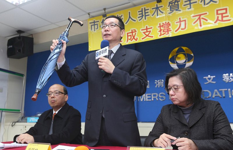 市售非木質手杖 2成支撐力不足