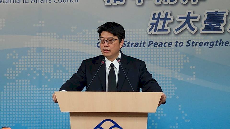 邱垂正：暫緩加班機是正告對岸儘速協商