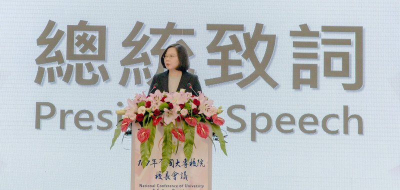 大學校長會議 總統：不一定要讀完書再就業