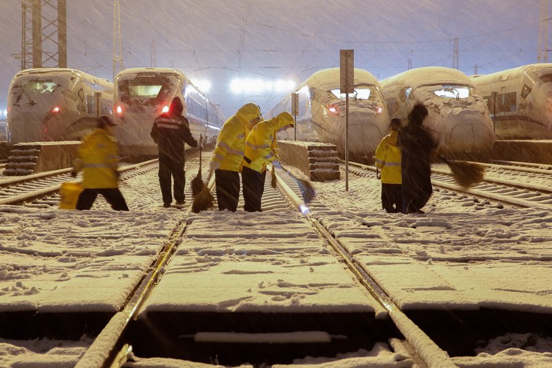 中國多地大雪 陸空交通延誤受阻