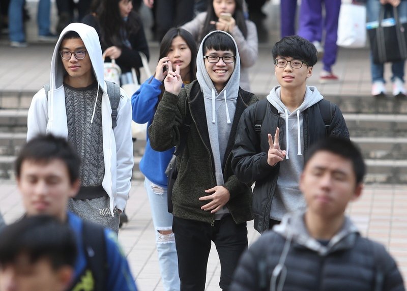 學測考完 2月23日寄發成績單