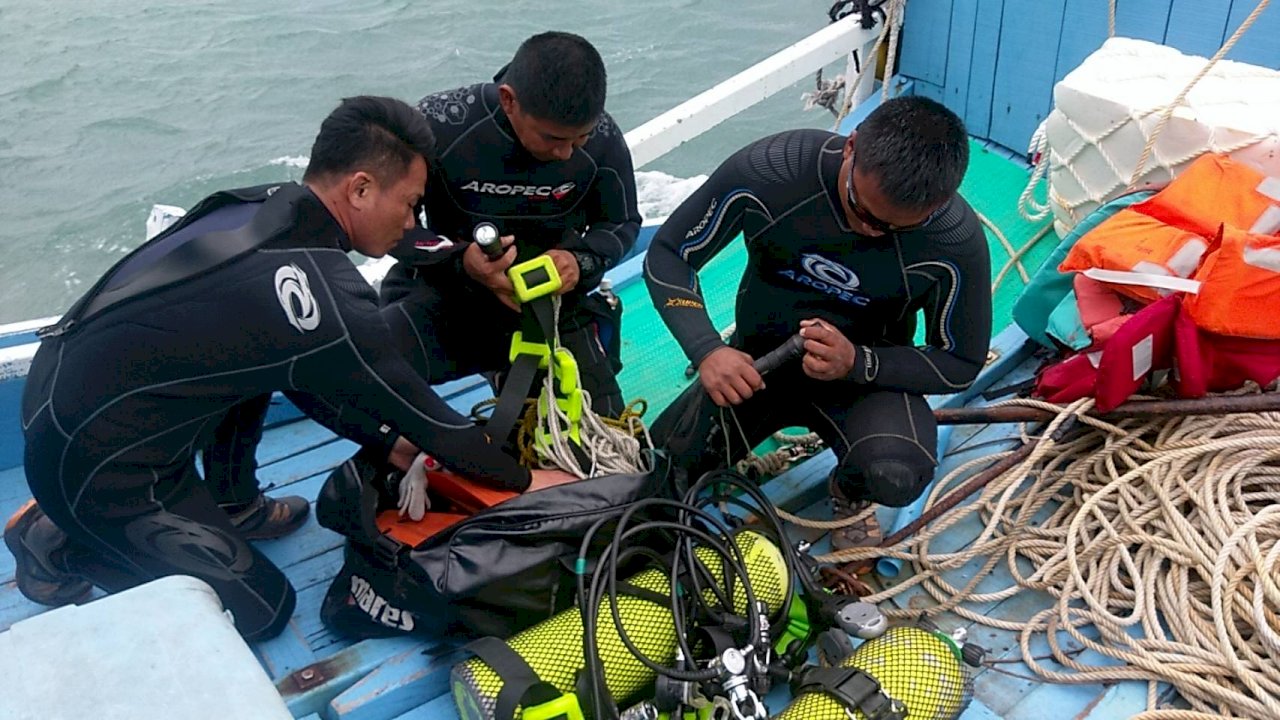 民眾落海 海軍全力搜救