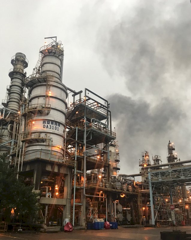 中油煉油廠大火 賴揆致電葉俊榮救災