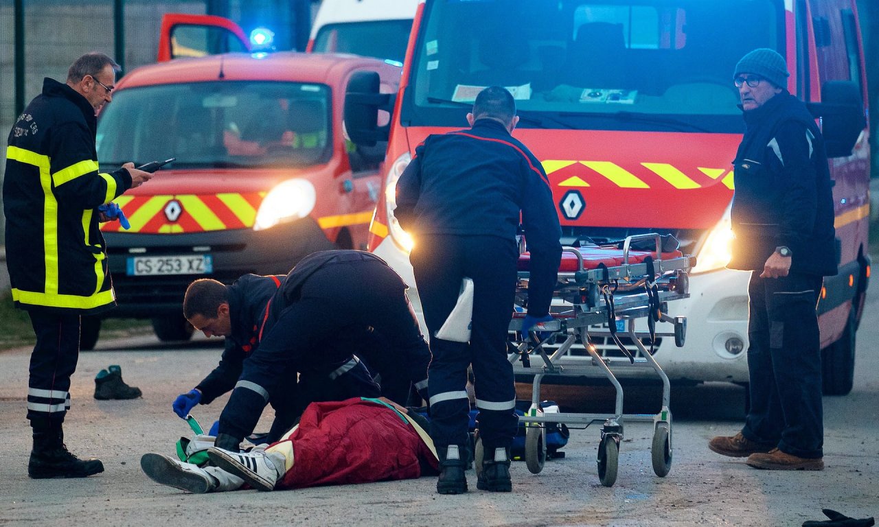 法國加萊港爆發移民衝突 5人傷勢嚴重