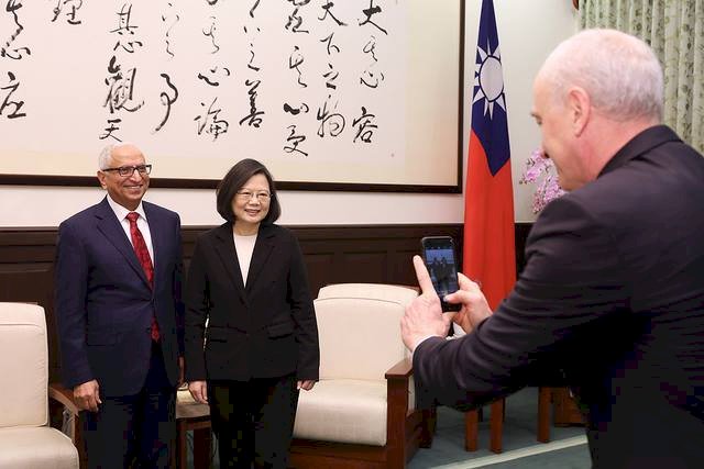 總統:致力提升4T 讓台灣成全球最佳投資地