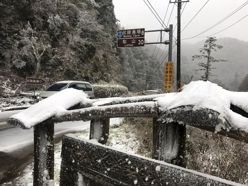 寒流發威 宜蘭大同南山村下雪