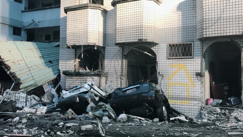 搶救工作明天亮前完成 兩處危樓明早開挖