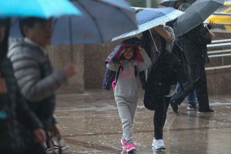 鋒面通過 留意局部較大雨勢