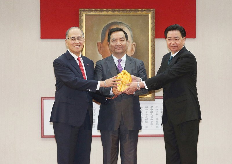 外交情勢嚴峻 學者建議審慎因應