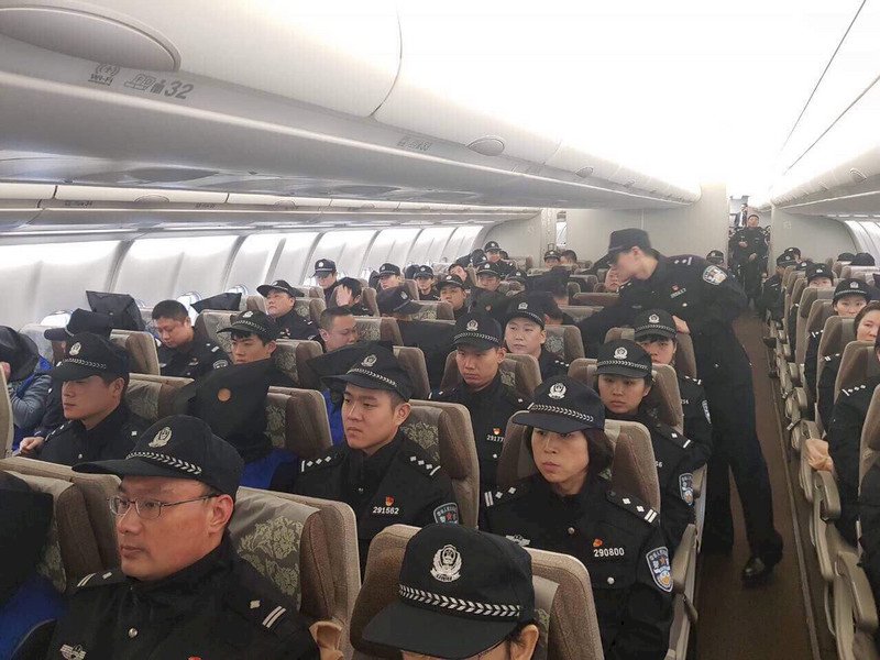 百餘中警馬尼拉押解中國詐嫌 陣仗浩大
