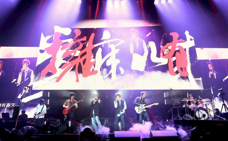 五月天歐洲巡演巴黎開場 李宗盛站台
