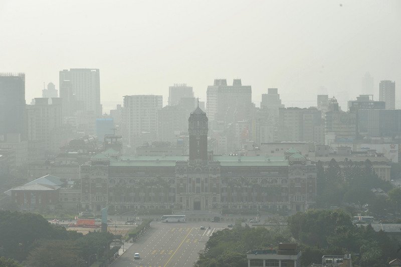 擴散條件不佳 西半部空品差