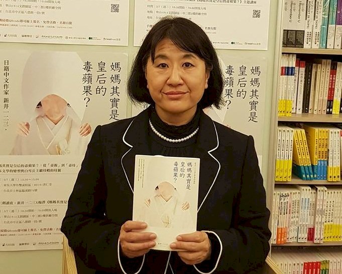 日作家新井一二三：在中文找到安身之地