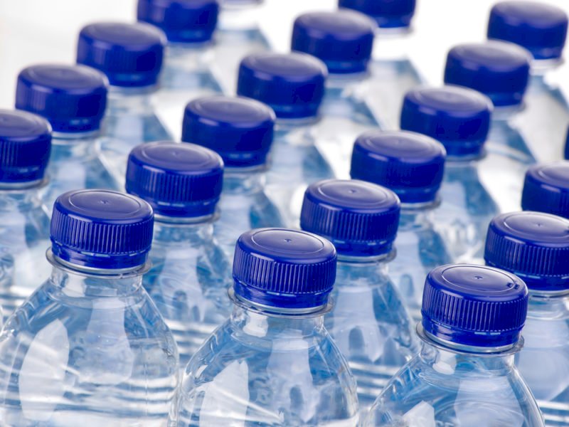 美研究瓶裝水含微塑膠 消基會籲全台檢測