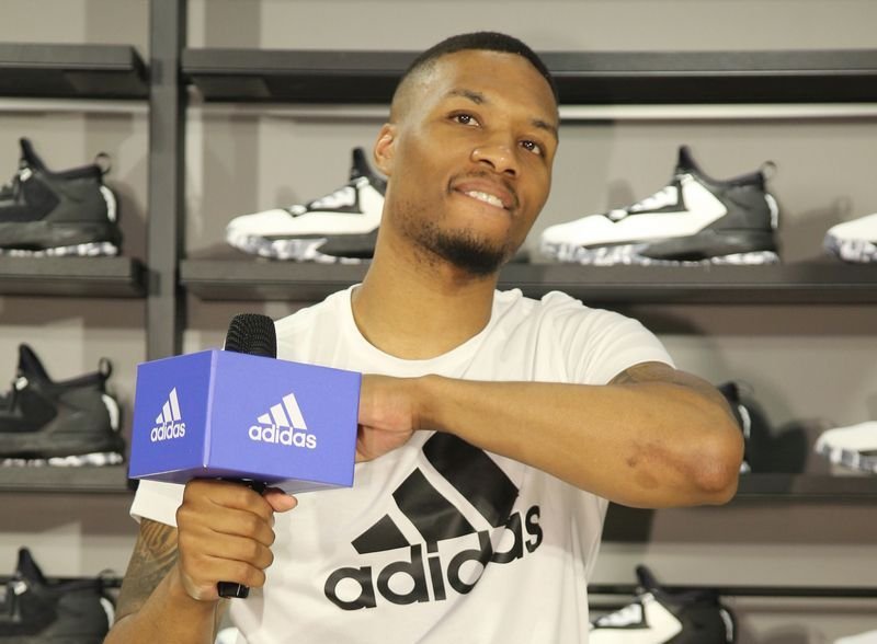 里拉德單季3次至少得60分 NBA史上第二人