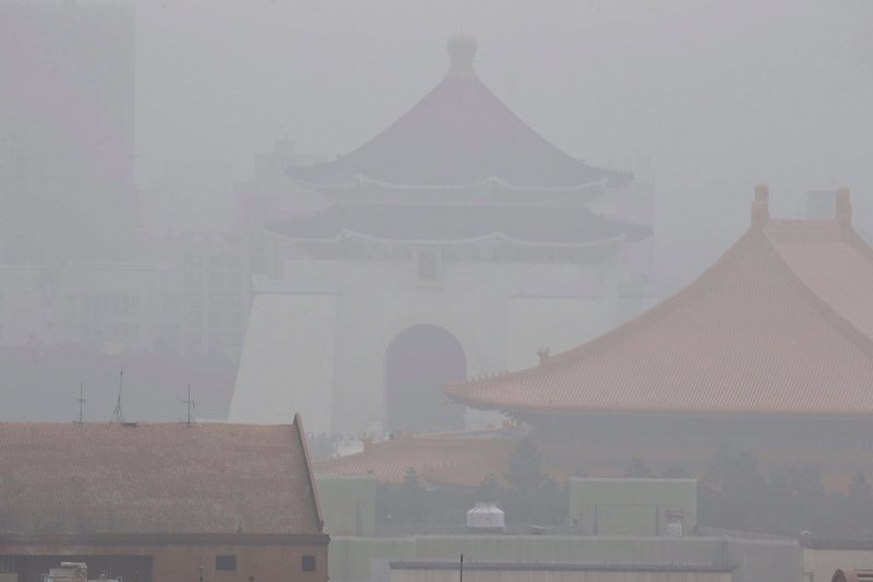 境內外空污接連影響 空氣髒到連假結束
