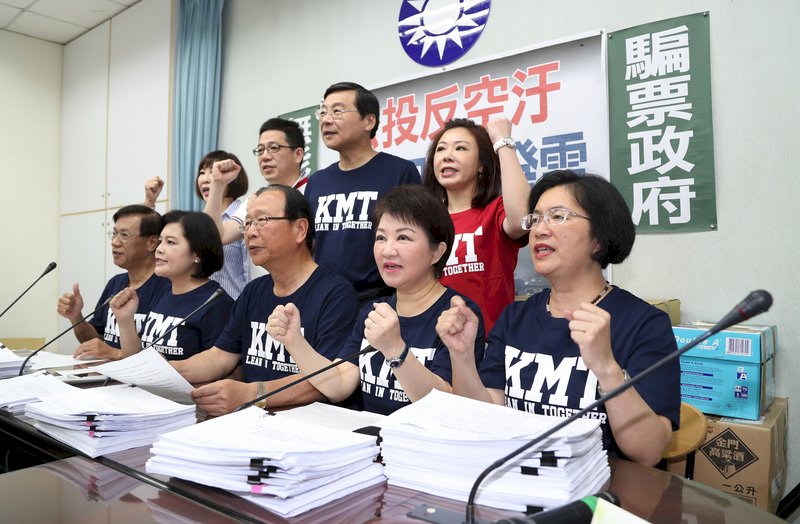 反深澳電廠公投 藍遞交9千份連署書