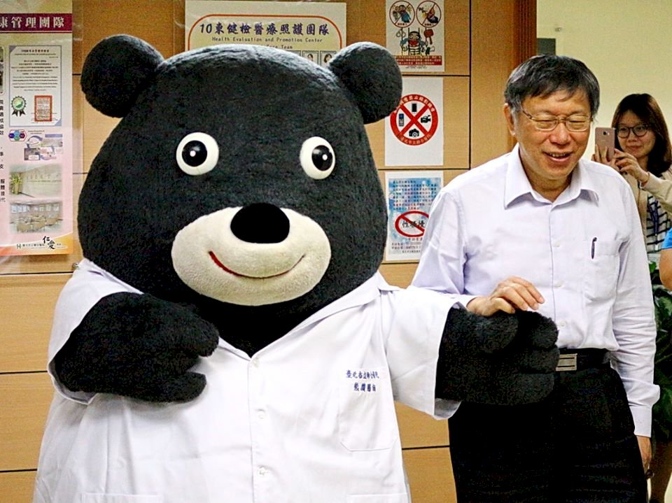 領到醫師證 熊讚醫生專長陪伴