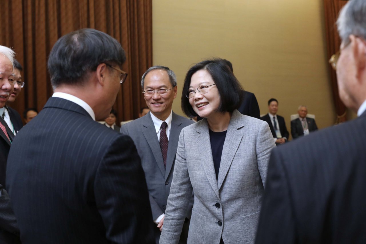 台經濟基本面持續轉好 總統籲僑民回台投資