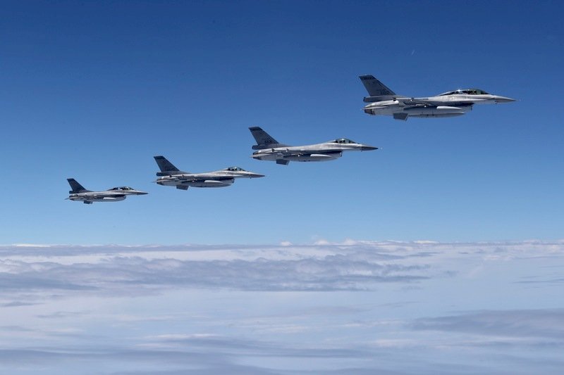 蔡總統返國 F-16戰機升空伴飛
