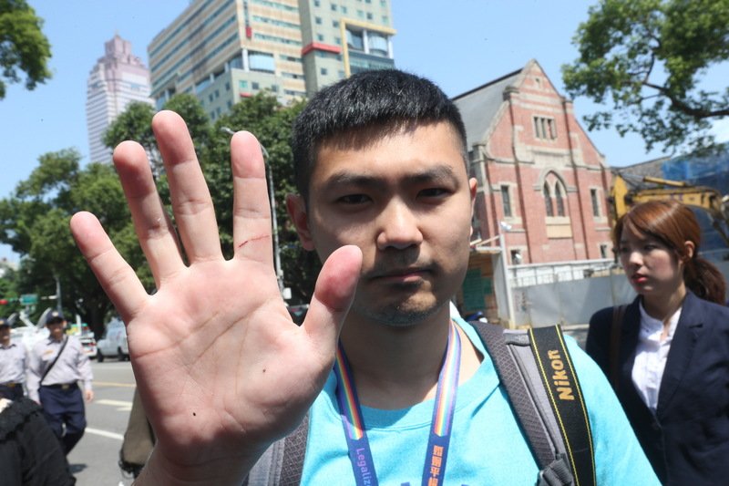 軍改案立院爆衝突 北市警送辦57人
