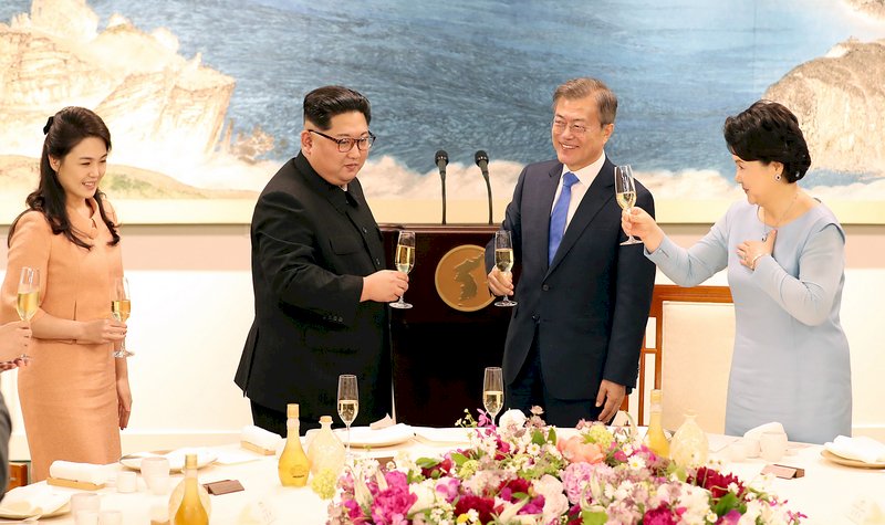 金正恩峰會強忍菸癮 開懷暢飲
