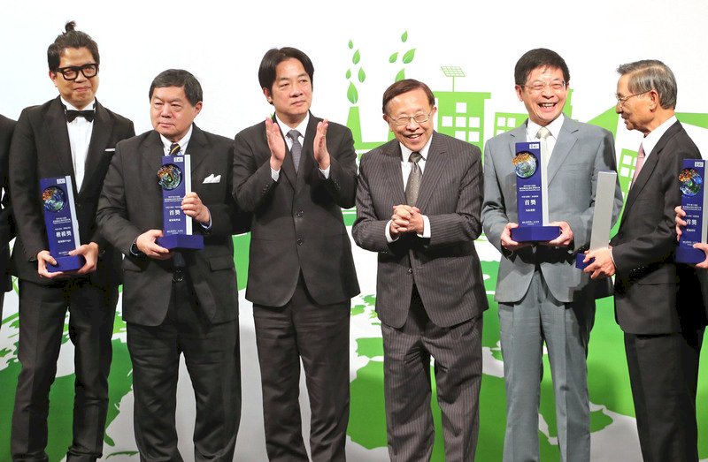 賴揆：支持社企發展 盼打造友善育兒環境