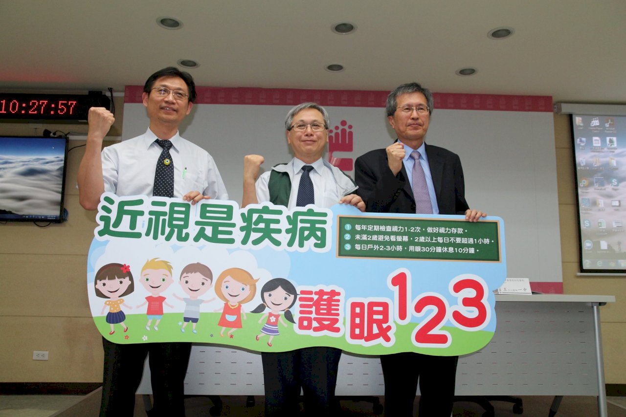 每週戶外待11小時 有效抑制學童近視