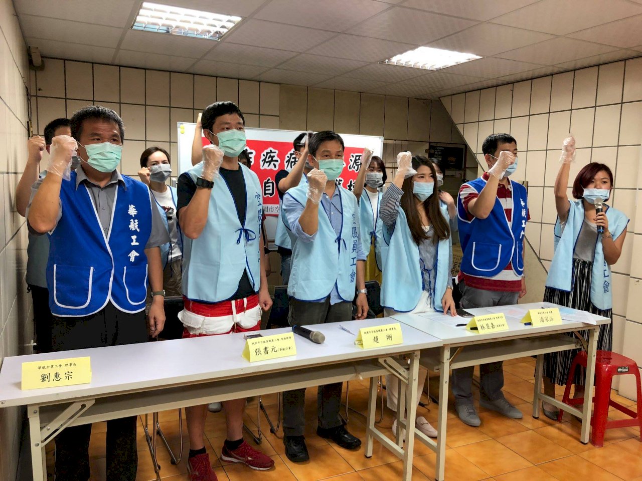 遇傳染病旅客禁空服員戴口罩手套 恐挨罰