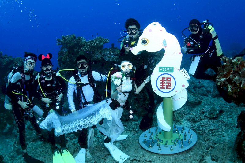 全球最深的海底郵筒 綠島才看的到