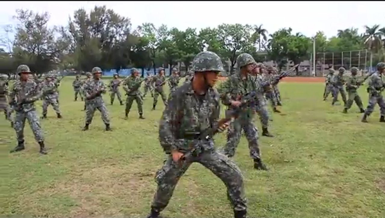 國軍刺槍被指軟趴趴 陸軍：訓練階段