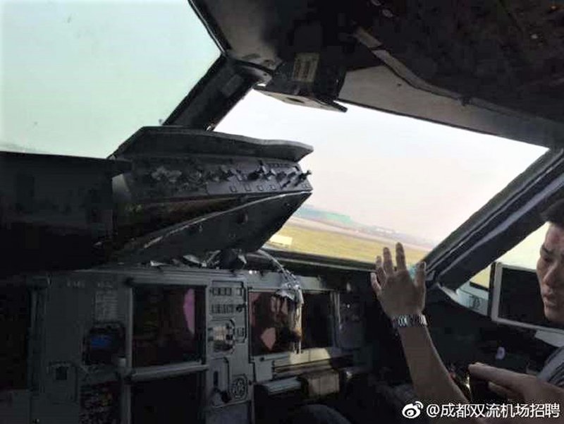 駕駛艙玻璃破裂 四川航空客機迫降成都雙流