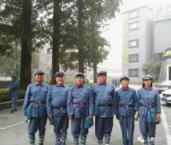 中國主教神父扮紅軍 井岡山學愛國教育