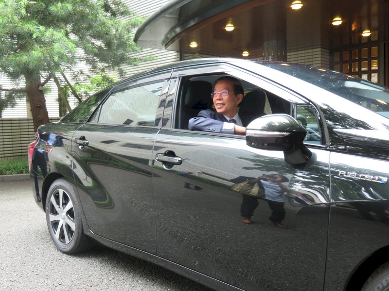 駐日代表處購氫氣車 謝長廷談節能減碳