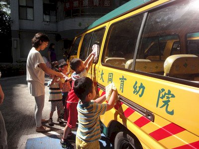 立院三讀 10年老娃娃車不准上路