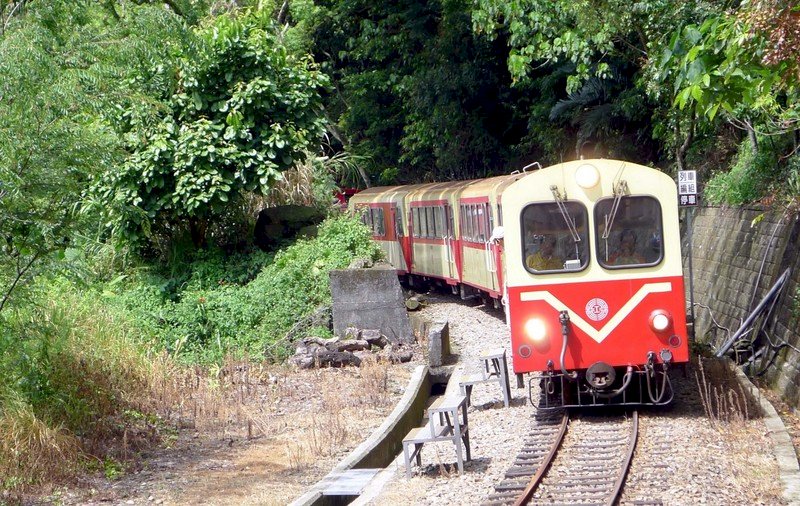 探索台灣鐵道旅遊 法國電視台一次拍不夠